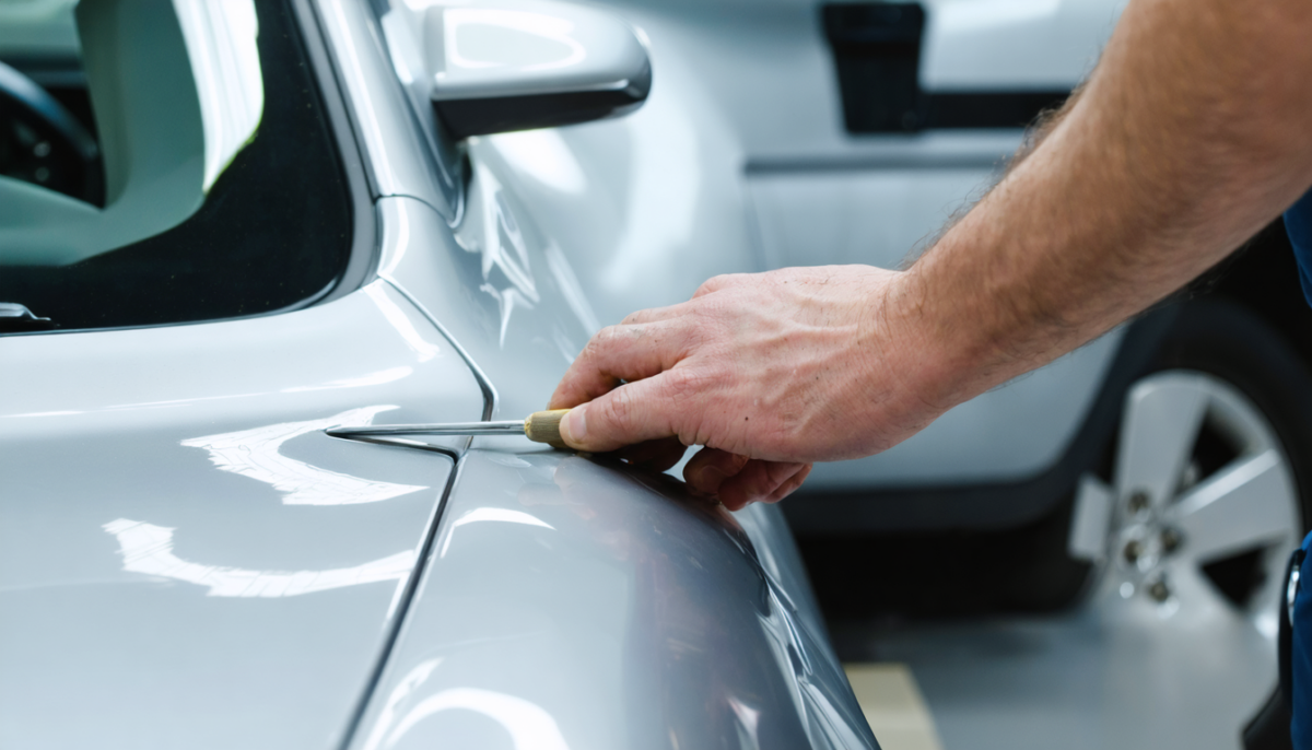 découvrez combien coûte un débosselage sans peinture et comprenez les tarifs expliqués pour ce service automobile efficace et économique.